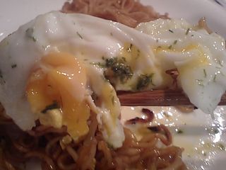 アラビヤン焼そば:目玉焼き