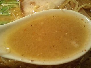 ガッチャ麺:スープ