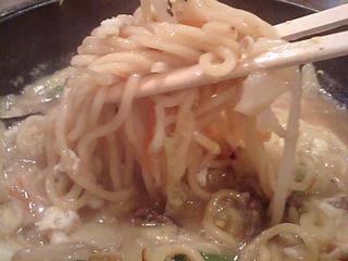 石焼らーめん 池袋店:麺