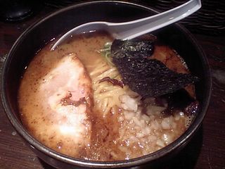 秋葉原:炙り角煮らうめん 黒虎