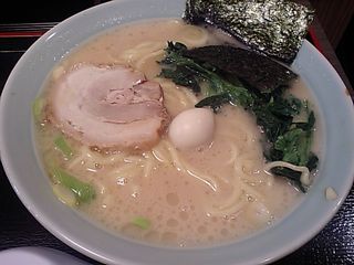 八丁堀:横浜家系ラーメン 港家
