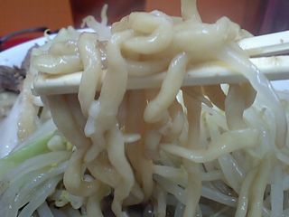 モッコリ豚:麺