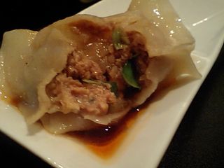 音麺酒家 楽々:ブタニラ餃子