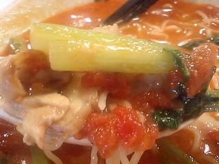 太陽のトマト麺:具